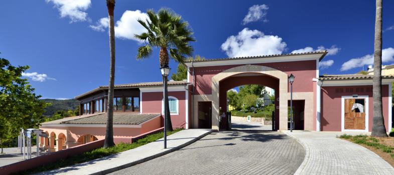 stylish-apartment-with-private-garden-in-a-prestigious-bendinat-community