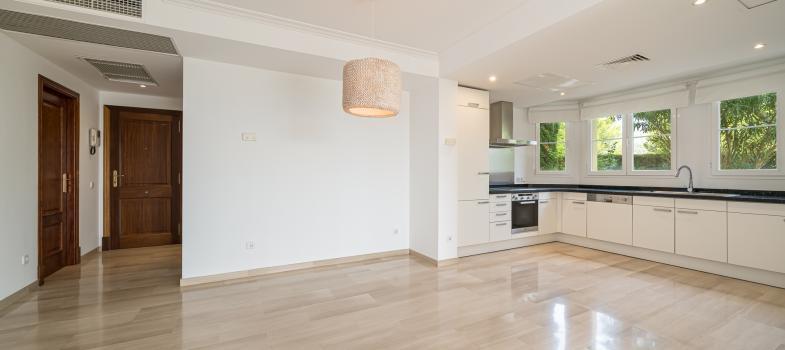 stylish-apartment-with-private-garden-in-exclusive-bendinat-community