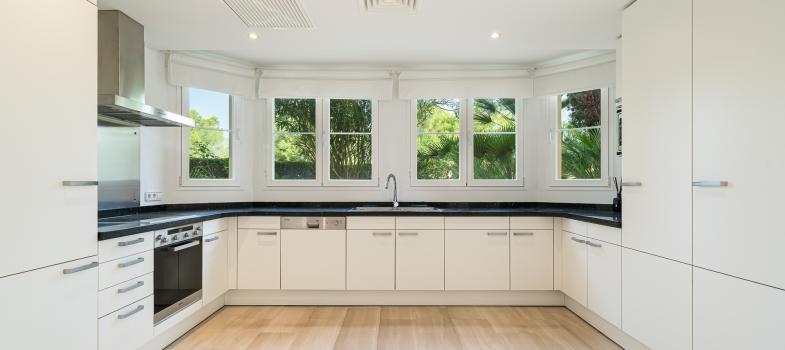 stylish-apartment-with-private-garden-in-a-prestigious-bendinat-community