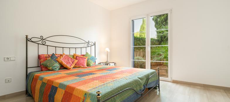 stylish-apartment-with-private-garden-in-exclusive-bendinat-community