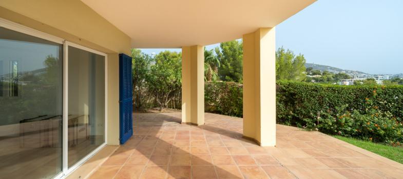 stylish-apartment-with-private-garden-in-exclusive-bendinat-community
