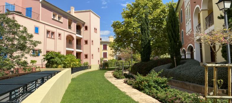 stylish-apartment-with-private-garden-in-exclusive-bendinat-community