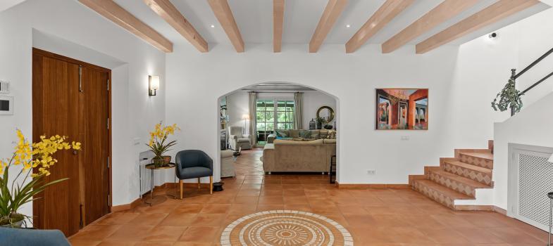 elegante-villa-estilo-finca-con-vistas-al-mar-y-potencial-de-reforma