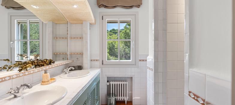 elegante-villa-estilo-finca-con-vistas-al-mar-y-potencial-de-reforma