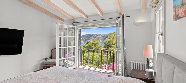 elegante-villa-estilo-finca-con-vistas-al-mar-y-potencial-de-reforma