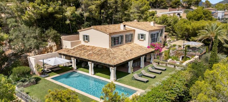 elegant-finca-style-villa-with-sea-views-and-redesign-potential
