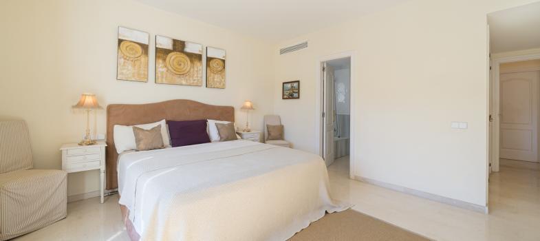 bright-and-spacious-apartment-in-ses-oliveres