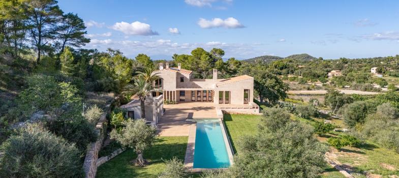 luxuriaase-neu-erbaute-finca-in-ruhiger-landschaft