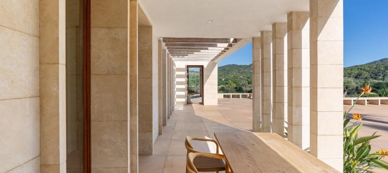 luxuriaase-neu-erbaute-finca-in-ruhiger-landschaft