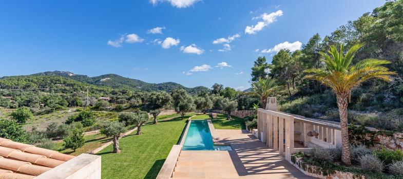 luxuriaase-neu-erbaute-finca-in-ruhiger-landschaft
