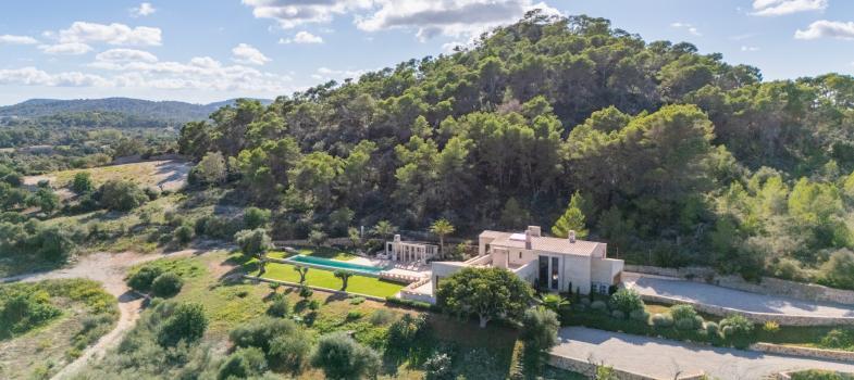 luxuriaase-neu-erbaute-finca-in-ruhiger-landschaft