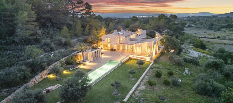 luxuriaase-neu-erbaute-finca-in-ruhiger-landschaft