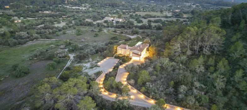 luxuriaase-neu-erbaute-finca-in-ruhiger-landschaft