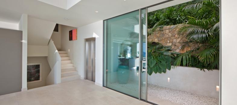 villa-de-diseaao-contemporaaneo-con-vistas-inmejorables-al-azul-mar-mediter