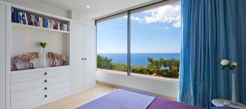 designer-villa-mit-unschlagbarem-blick-auf-das-azurblaue-mittelmeer