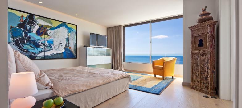 villa-de-diseaao-contemporaaneo-con-vistas-inmejorables-al-azul-mar-mediter