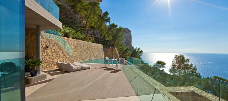 villa-de-diseaao-contemporaaneo-con-vistas-inmejorables-al-azul-mar-mediter