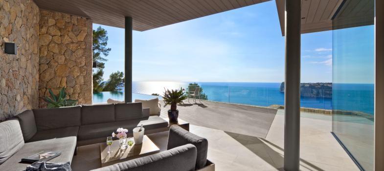 designer-villa-mit-unschlagbarem-blick-auf-das-azurblaue-mittelmeer