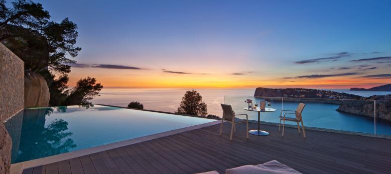 villa-de-diseaao-contemporaaneo-con-vistas-inmejorables-al-azul-mar-mediter