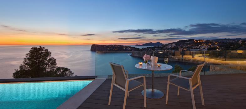 villa-de-diseaao-contemporaaneo-con-vistas-inmejorables-al-azul-mar-mediter