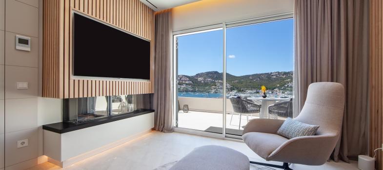 stunning-renovated-townhouse-with-views-to-andratx-harbour