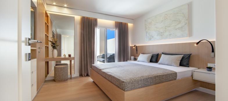 stunning-renovated-townhouse-with-views-to-andratx-harbour