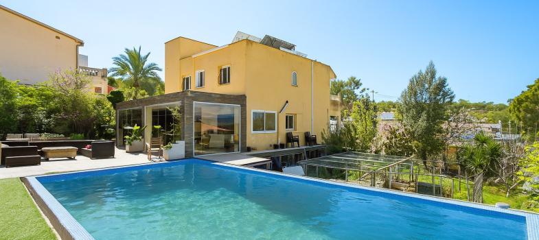 villa-con-gran-potencial-de-renovaciaan-en-zona-residencial-solicitada-el-t