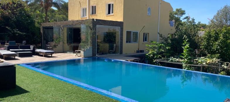villa-con-gran-potencial-de-renovaciaan-en-zona-residencial-solicitada-el-t