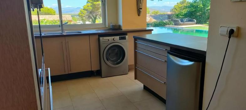 villa-con-gran-potencial-de-renovaciaan-en-zona-residencial-solicitada-el-t