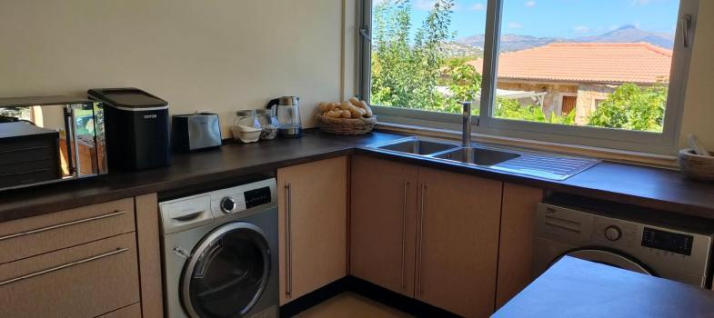 villa-con-gran-potencial-de-renovaciaan-en-zona-residencial-solicitada-el-t