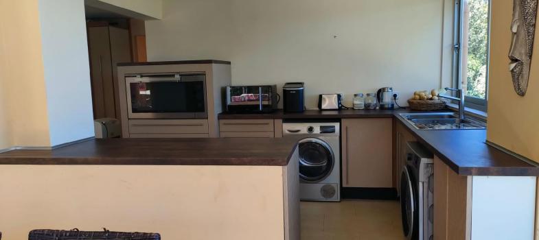 villa-con-gran-potencial-de-renovaciaan-en-zona-residencial-solicitada-el-t