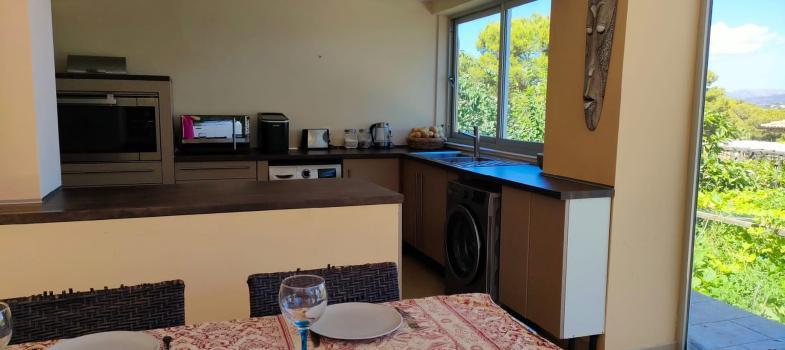 villa-con-gran-potencial-de-renovaciaan-en-zona-residencial-solicitada-el-t