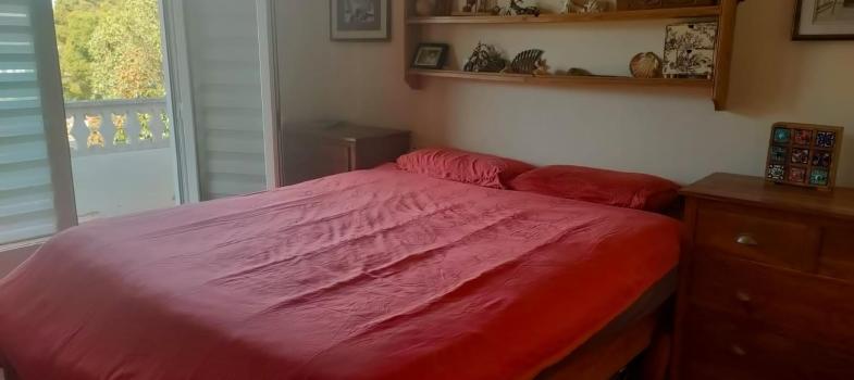 villa-con-gran-potencial-de-renovaciaan-en-zona-residencial-solicitada-el-t