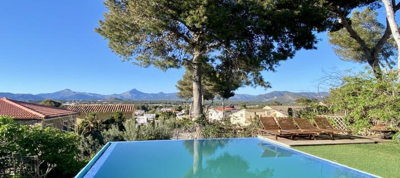 villa-con-gran-potencial-de-renovaciaan-en-zona-residencial-solicitada-el-t