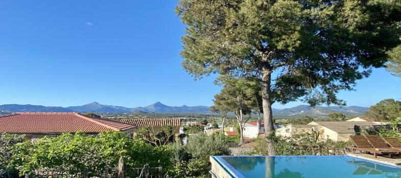 villa-con-gran-potencial-de-renovaciaan-en-zona-residencial-solicitada-el-t