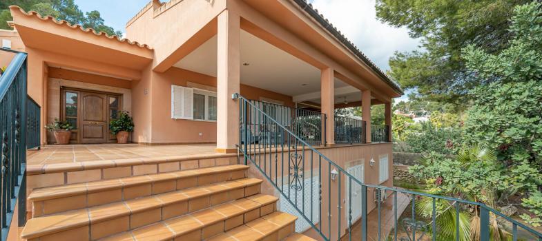 chalet-unifamiliar-con-piscina-en-ubicaciaan-caantrica-privilegiada-en-port