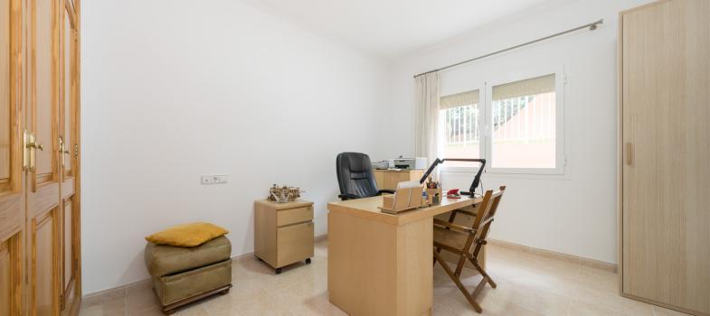 chalet-unifamiliar-con-piscina-en-ubicaciaan-caantrica-privilegiada-en-port