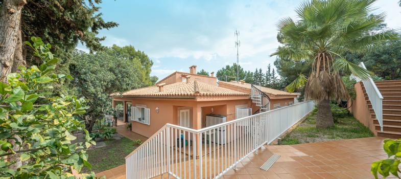 chalet-unifamiliar-con-piscina-en-ubicaciaan-caantrica-privilegiada-en-port
