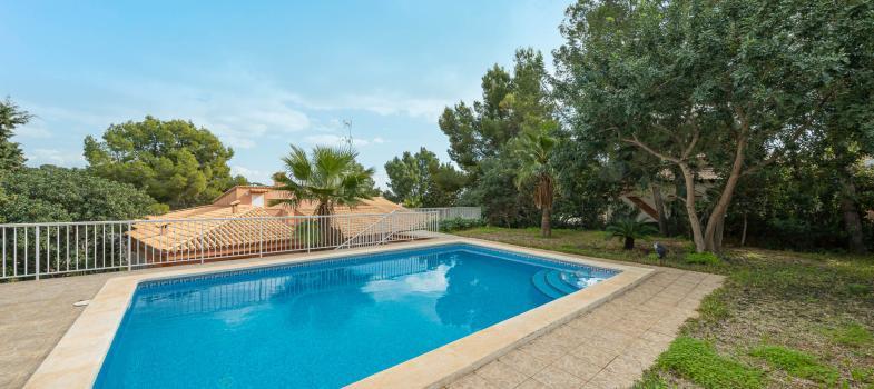 chalet-unifamiliar-con-piscina-en-ubicaciaan-caantrica-privilegiada-en-port