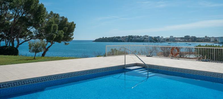 renovated-apartment-with-pool-garage-in-palmanova