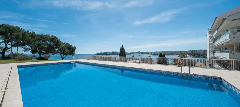 renovated-apartment-with-pool-garage-in-palmanova